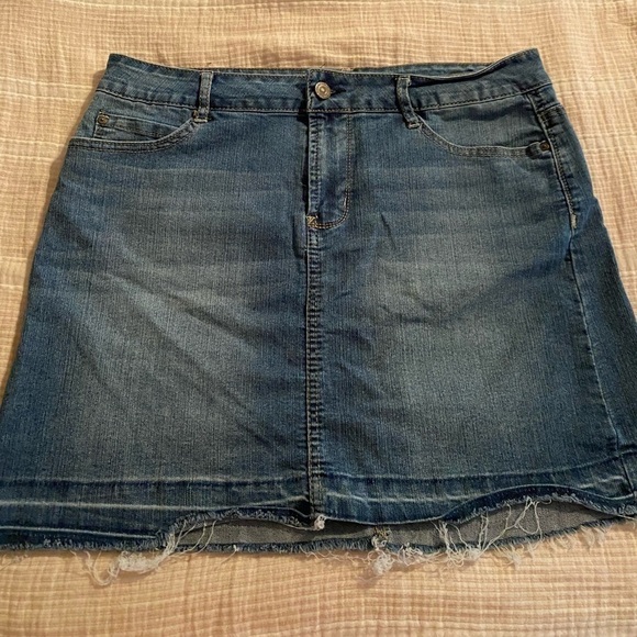 𝅺WALLFLOWER denim skirt - Picture 1 of 2